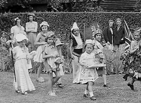 1945 Fancy Dress 09