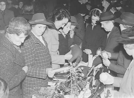 1945 Xmas Sale 08