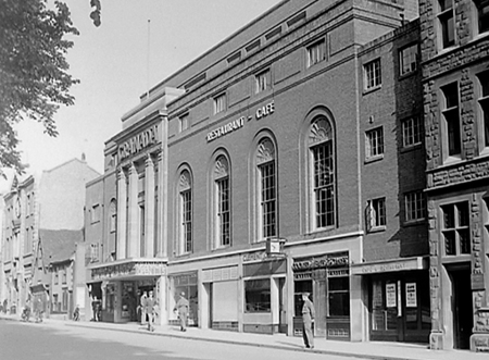 Granada Cinema 1944 01