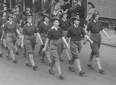 Farming Parade 09 1943