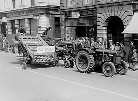 Farming Parade 33 1943