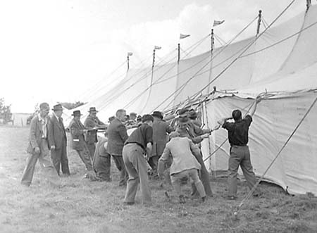 Huge Tent 03