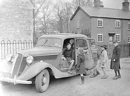 1947 Schoolchildren 01