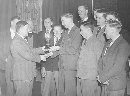 1948 Cricket Trophy 01