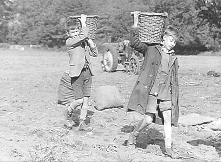 1944 Schoolchildren 06