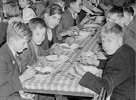 1947 School Meals 02