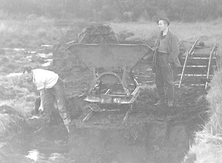 1948 Digging Peat 02