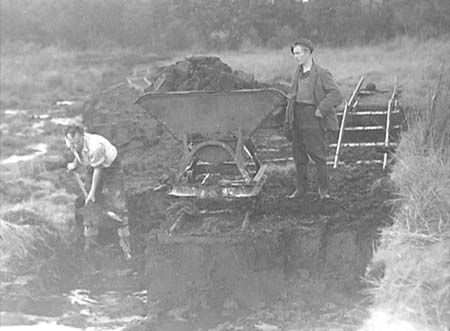 1948 Digging Peat 03