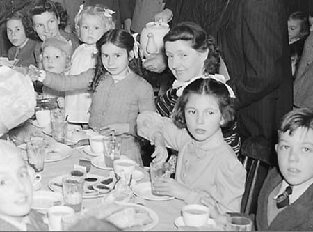 1948 Xmas Party 02