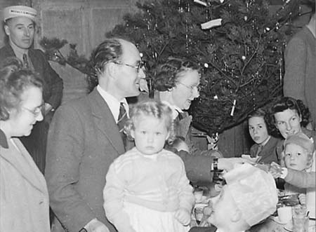 1948 Xmas Party 03