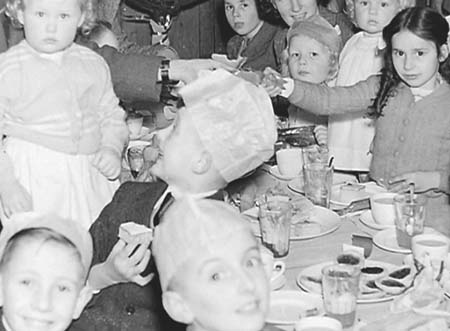 1948 Xmas Party 04