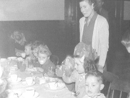 xChildrens Party 1949.3985