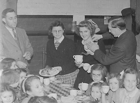 1945 Childrens Party 03