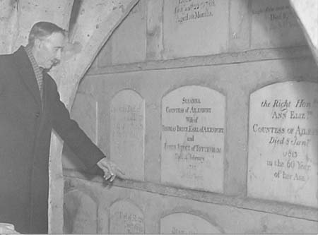 1947 Mausoleum 04