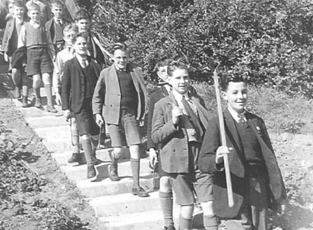 1943 Boy Gardeners 02