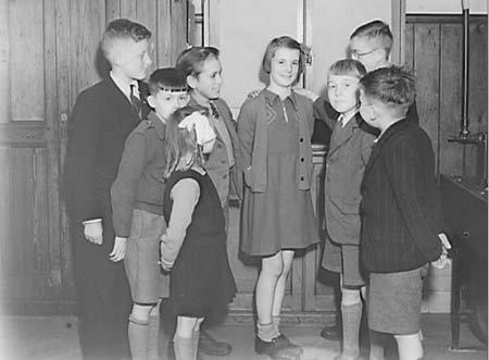 1944 School Group 01