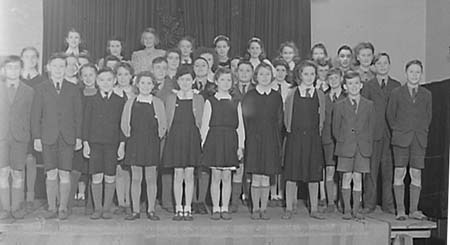 1945 School Group 01