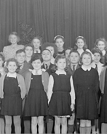 1945 School Group 03