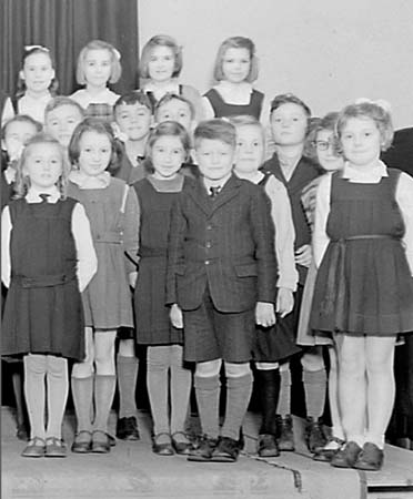 1945 School Group 06