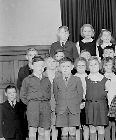 1945 School Group 08