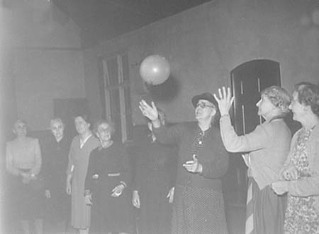 Sisterhood Party 1950 02