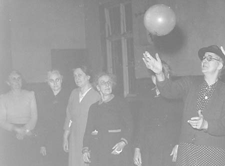 Sisterhood Party 1950 04