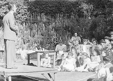 1949 Garden Party 02