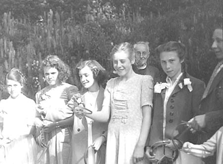 1949 Garden Party 08