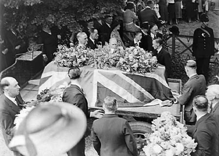 1940 Big Funeral 05