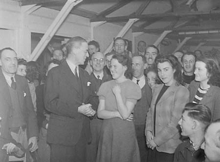 1943 VIP Visit 02