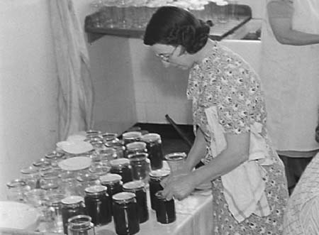 1940 WI Jam Making  06