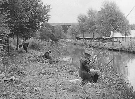 1942 Angling 01