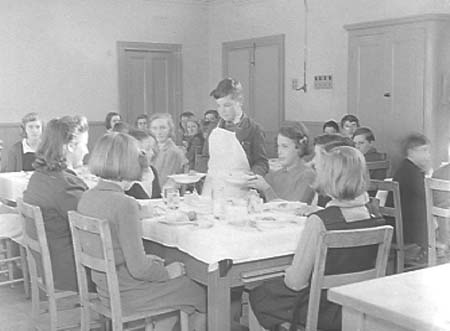 1942 School Dinners 01