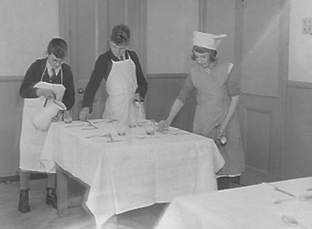 1942 School Dinners 04