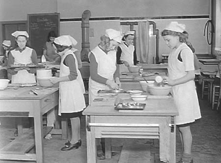 1943 Cookery Class 01