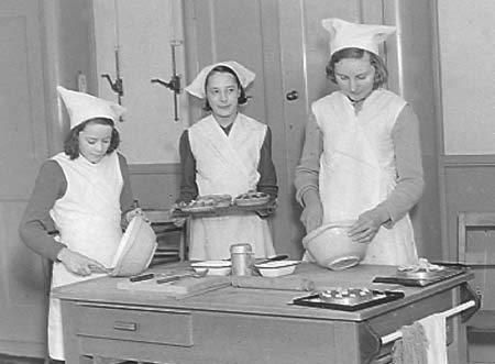 1943 Cookery Class 04