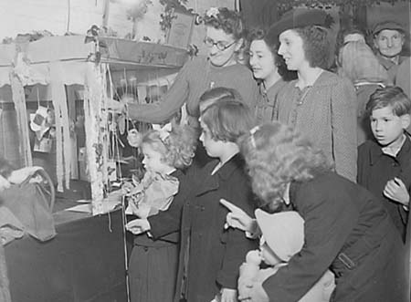 1946 Xmas Fair 02