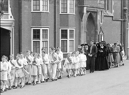 1949 Procession 03