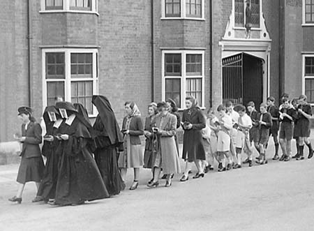 1949 Procession 04