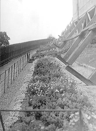 1949 Station Garden 01