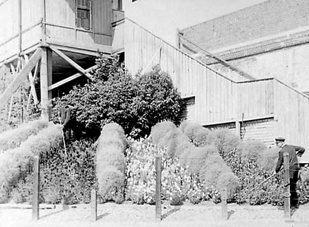 1950 Station Garden 04
