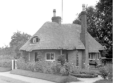 1953 Cottage 02