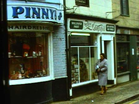 Pinny's.1986.5575