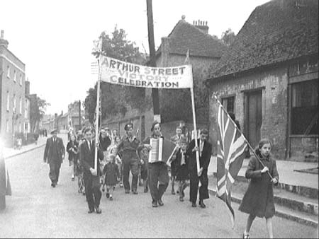   Parade 1945.2649