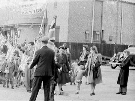   Parade 1945.2653