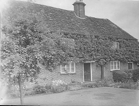 1940 Old House 02