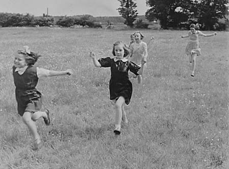 1946 Childrens Sports 03