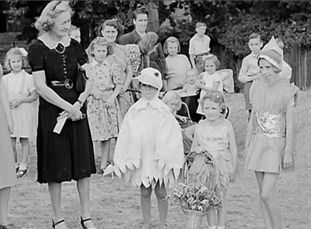 1947 Fancy Dress 04
