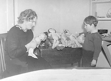 1949 Dolls 01