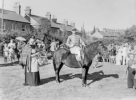 1945 Fancy Dress 09